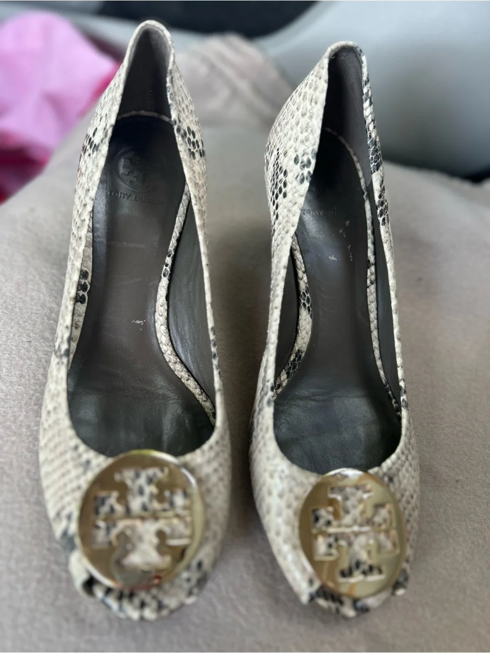Tory Burch python Snake-Print leather peep toe wedges w/Gold Logo size 11